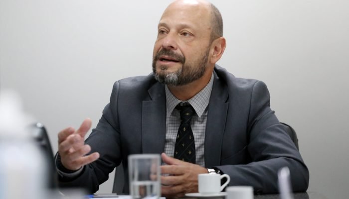 Waller Júnior diz não ver relação com o aumento na fila do INSS e diz sair do cargo sem mágo...