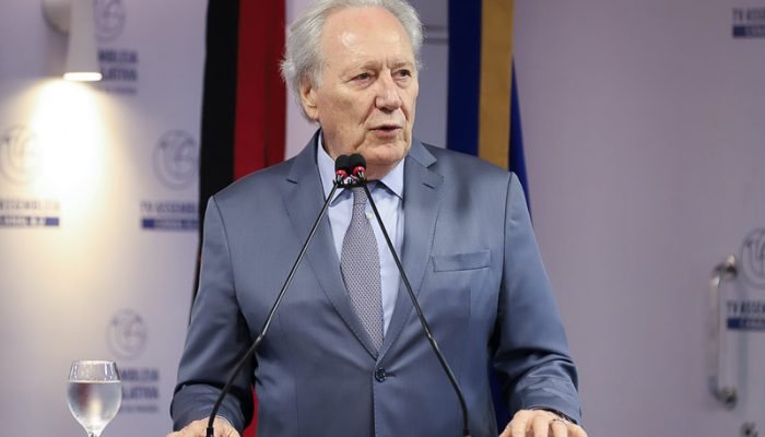 Ex-ministro argumenta que Supremo já está sujeito a outras legislações e vê proposta de Fach...