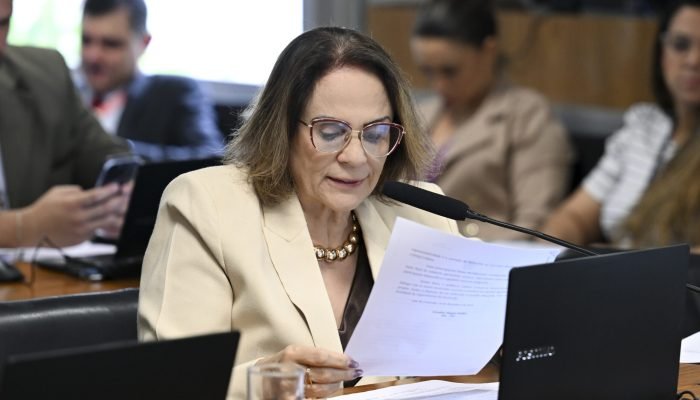 Senadora aponta elogios ao presidente e críticas ao ex-presidente em ano eleitoral. Em pronuncia...