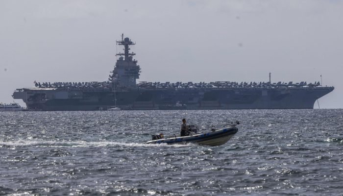O porta-aviões USS Gerald Ford, dos Estados Unidos, que deve se aproximar da costa venezuelana. ...