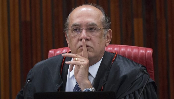 Gilmar suspende regra que permite a todo cidadão pedir impeachment de ministros do STF e PGR. (F...