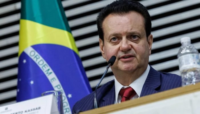 Kassab afirma que Flávio Bolsonaro enfrenta problemas políticos, mas avalia que o senador perma...