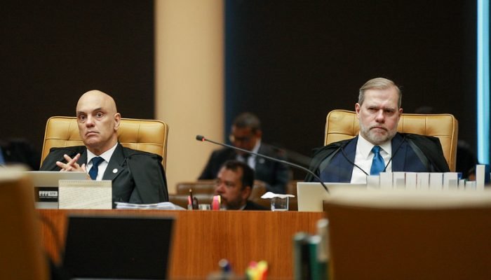 Moraes e Toffoli aparecem em registros de voo de jatos de empresas ligadas ao Banco Master, de Da...