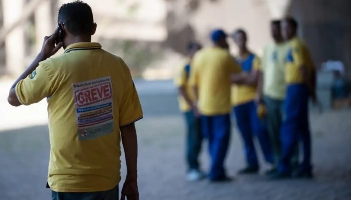 Sindicatos ligados aos Correios pedem manutenção de benefícios e instituição de "vale-peru"....
