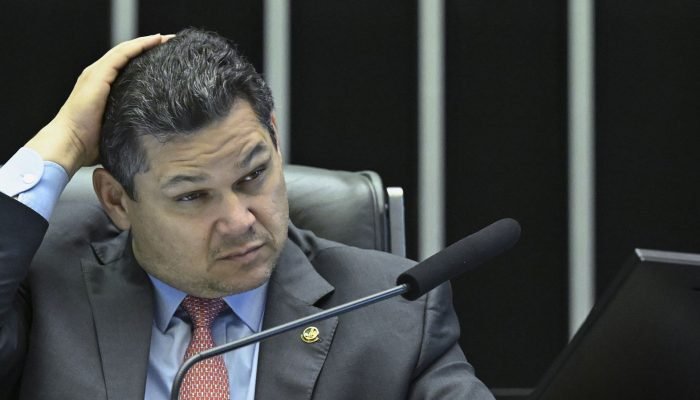Presidente do Congresso, Davi Alcolumbre terá que pautar votação de veto ao PL da Dosimetria. ...