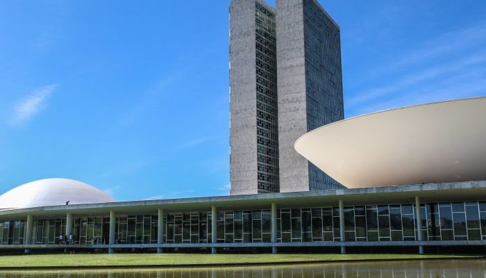 Fachada do Congresso Nacional: Tentativa de esvaziar CPI do Banco Master ocorre em meio ao recess...