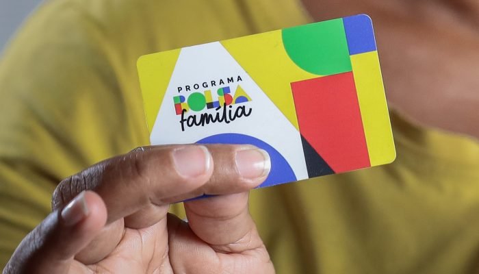 Nove estados brasileiro têm mais beneficiários do Bolsa Família do que trabalhadores com carte...