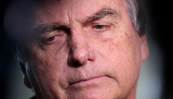 Defesa afirma que Bolsonaro apresenta "vulnerabilidade clínica permanente" e destaca que não se...