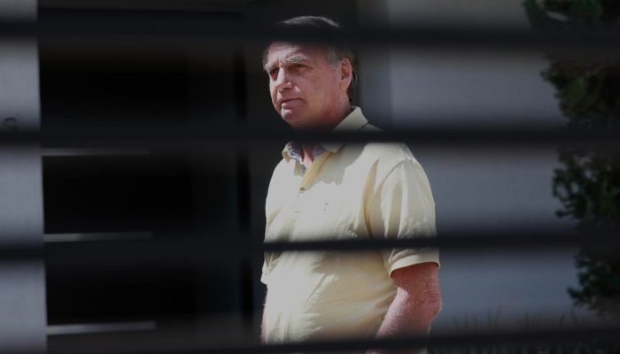 Ex-presidente Jair Bolsonaro está preso em uma cela especial na Papuda desde janeiro de 2026. (F...