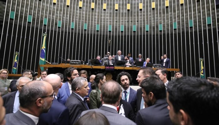 Em 2025, 202 dos 513 deputados federais recorreram ao benefício, contra 153 no ano anterior. (Fo...