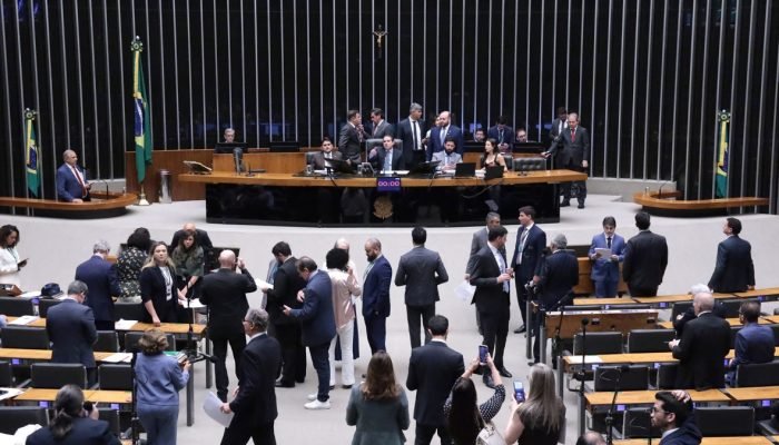 Levantamento da Transparência Brasil identificou 1,3 mil indicações de emendas sem autor defin...