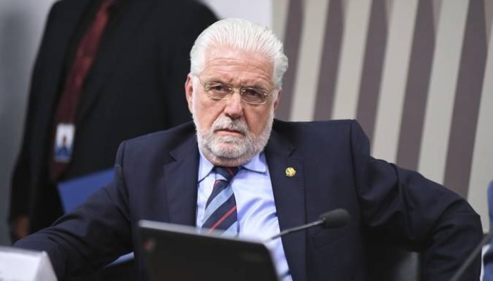Além do senador e líder petista, há um mandado contra o empresário Augusto Lima. Nova fase fo...