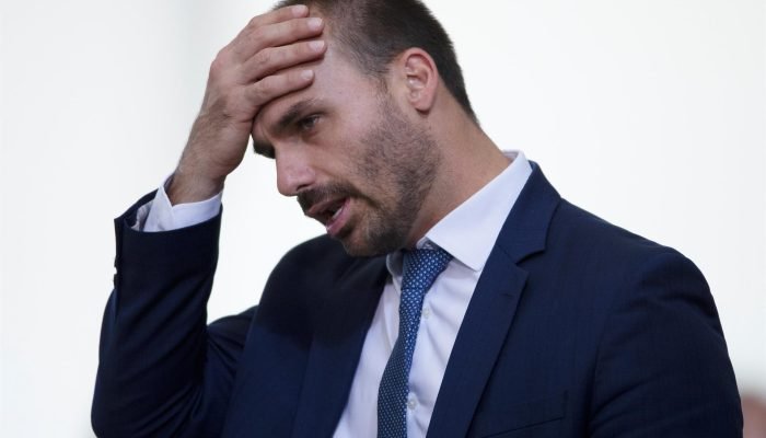 Primeira Turma do STF forma maioria para tornar Eduardo Bolsonaro réu no inquérito que investig...