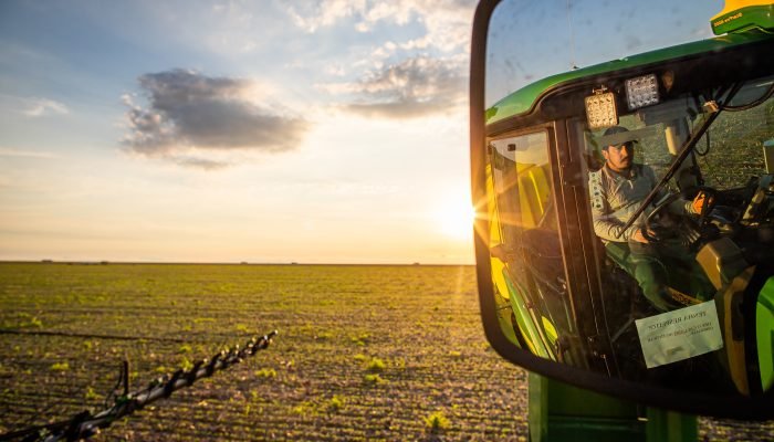 Aplicação de fertilizantes em Chapadão do céu (GO): Brasil importa 85% dos adubos químicos u...