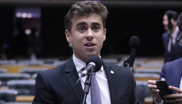 Apoiadora entrou com ação após parlamentar ironizar suposta bronca após interação. (Foto: V...