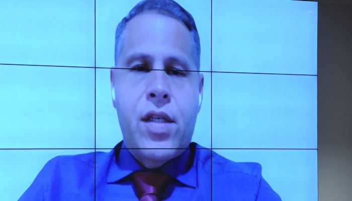 Defesa não compareceu a audiência em protesto contra intimação por meio de edital.