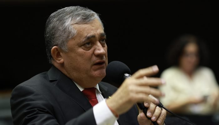 José Guimarães afirma que partido trabalhará para evitar que escândalo do Master seja colado ...