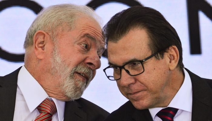 O presidente Lula (PT) e o ministro do Trabalho, Luiz Marinho (Foto: Marcelo Camargo/Agência Bra...