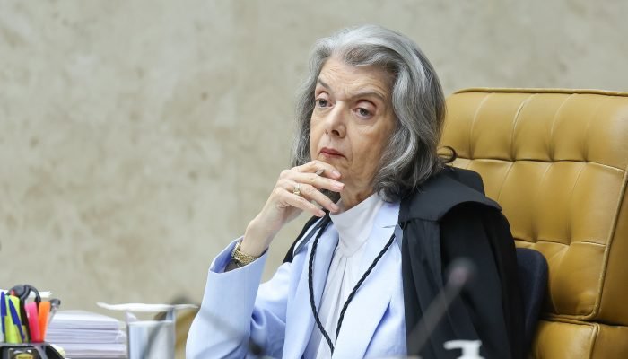 Cármen Lúcia afirmou que desconfiança na Justiça é um "movimento internacional" e que "equí...