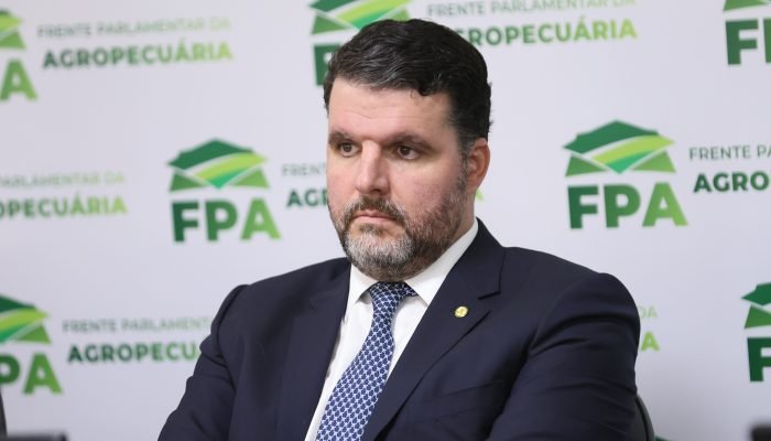 Líder da bancada do agronegócio diz que "tempestade perfeita" está se formando e que produtore...