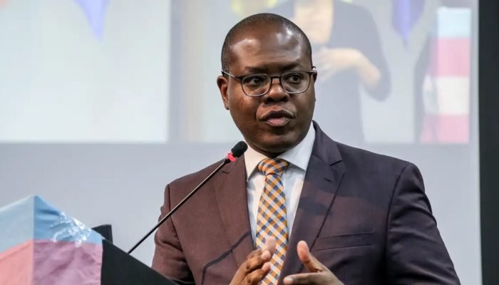 Ex-ministro classificou acusações como "mentira" e culpou interesses políticos por suposta imp...