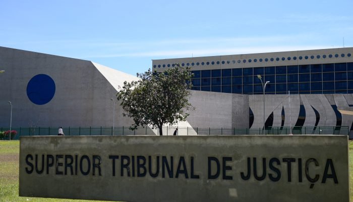 Tanto ao STJ quanto ao STF, advogados precisam demonstrar que o tema do recurso é de interesse c...