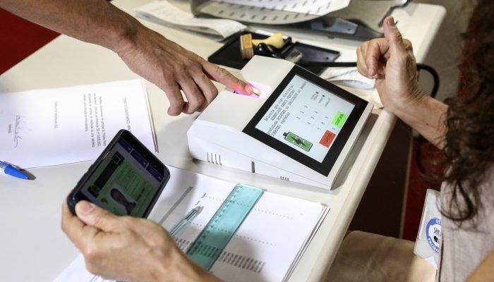 O PL decidiu deixar o voto impresso em segundo plano nas eleições deste ano e concentrar sua at...